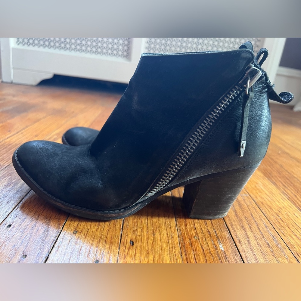 Dolce Vita dual zip ankle booties